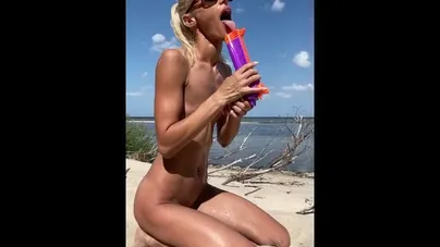 ADORABLE GAGGING PRINCESS SALIVA BUNNY SQUIRTING BY TOY GUN IN THE THROAT WORSHIP OPERA AT THE BEACH