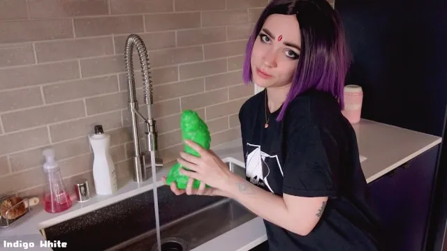 Raven Washes The Dishes While You Watch!