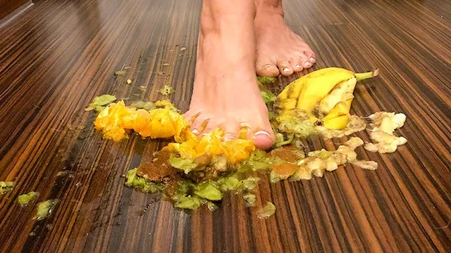 Dirty Lady's kinky food fetish will make you want to eat your own feet