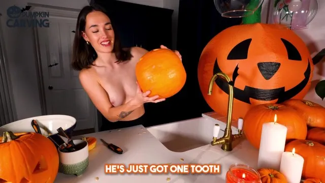 Cheekymz's pumpkin turn into sexy halloween poses in solo spooking video