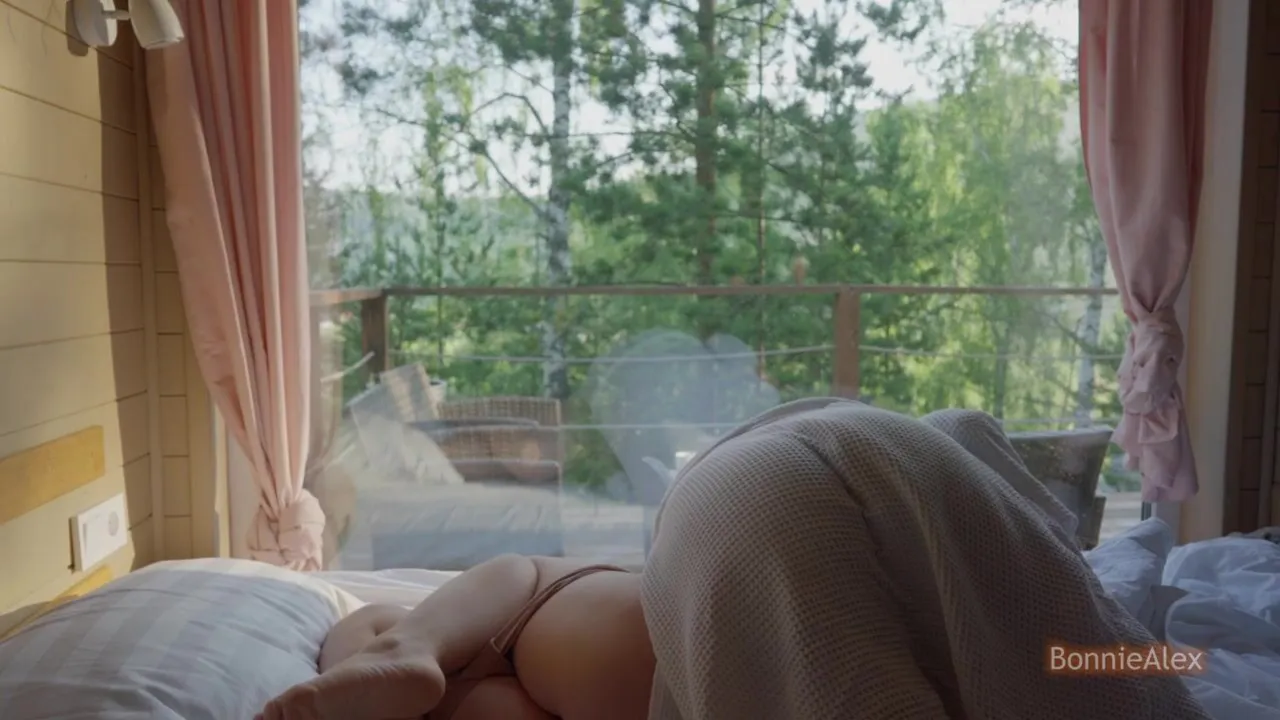 BonnieAlex and her man have a romantic morning sexcapade in the light of the cabin