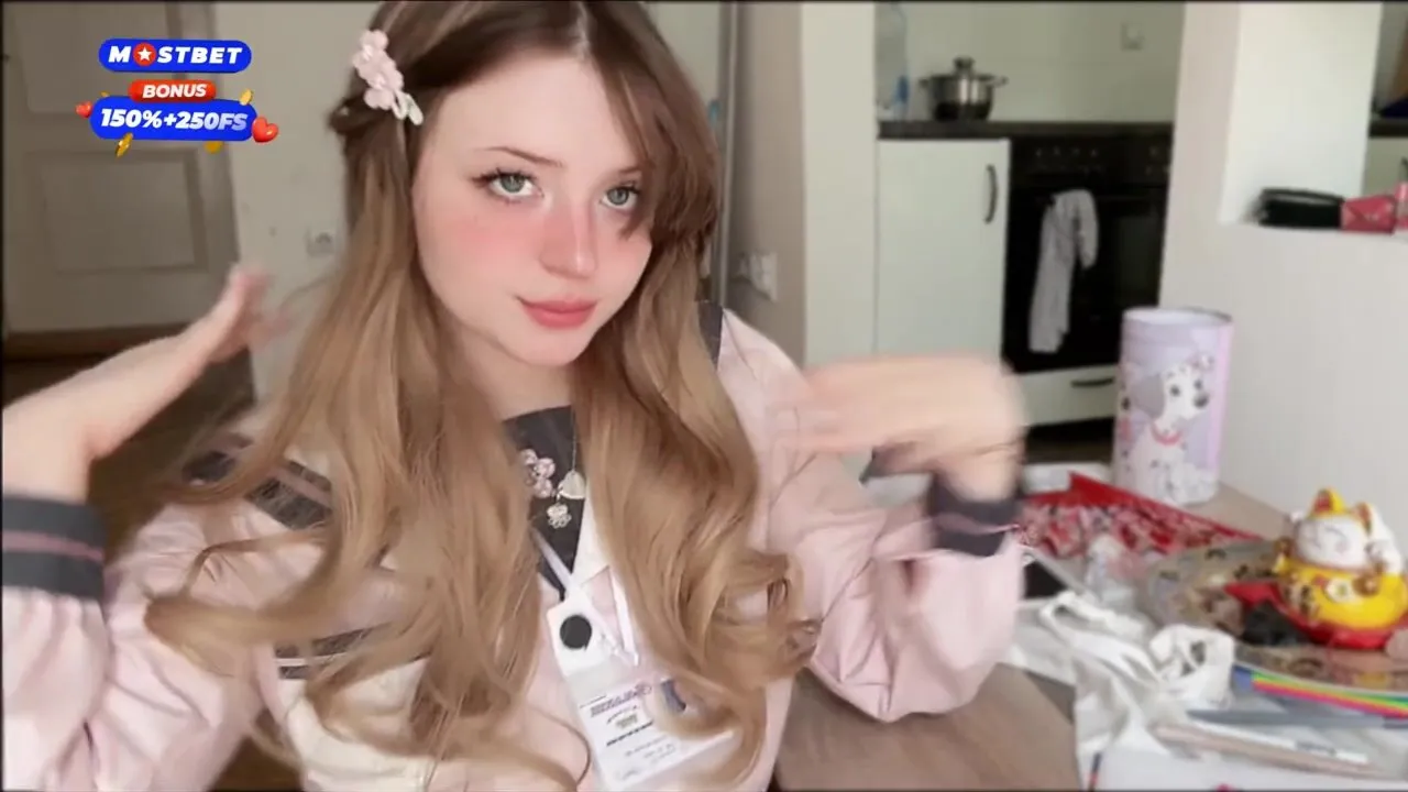ShyBlanche, the cutie babydoll, gets a messy pillow orgasm!