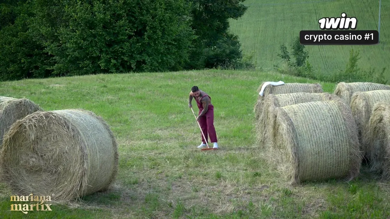 Mariana Martix cuckolds her farmer with a big dick before her husband shows up - verified public sex video
