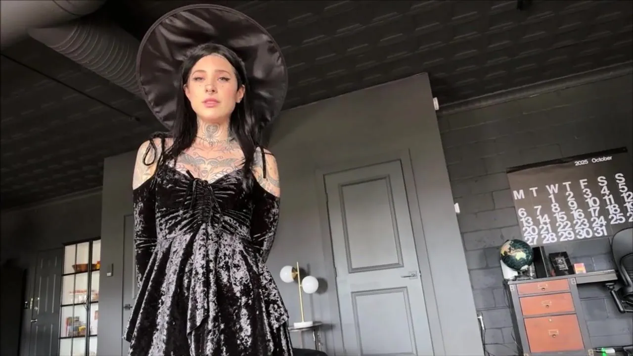 Alex Adams gets a rough and dirty Halloween party with his hot stepsister and his freaky family