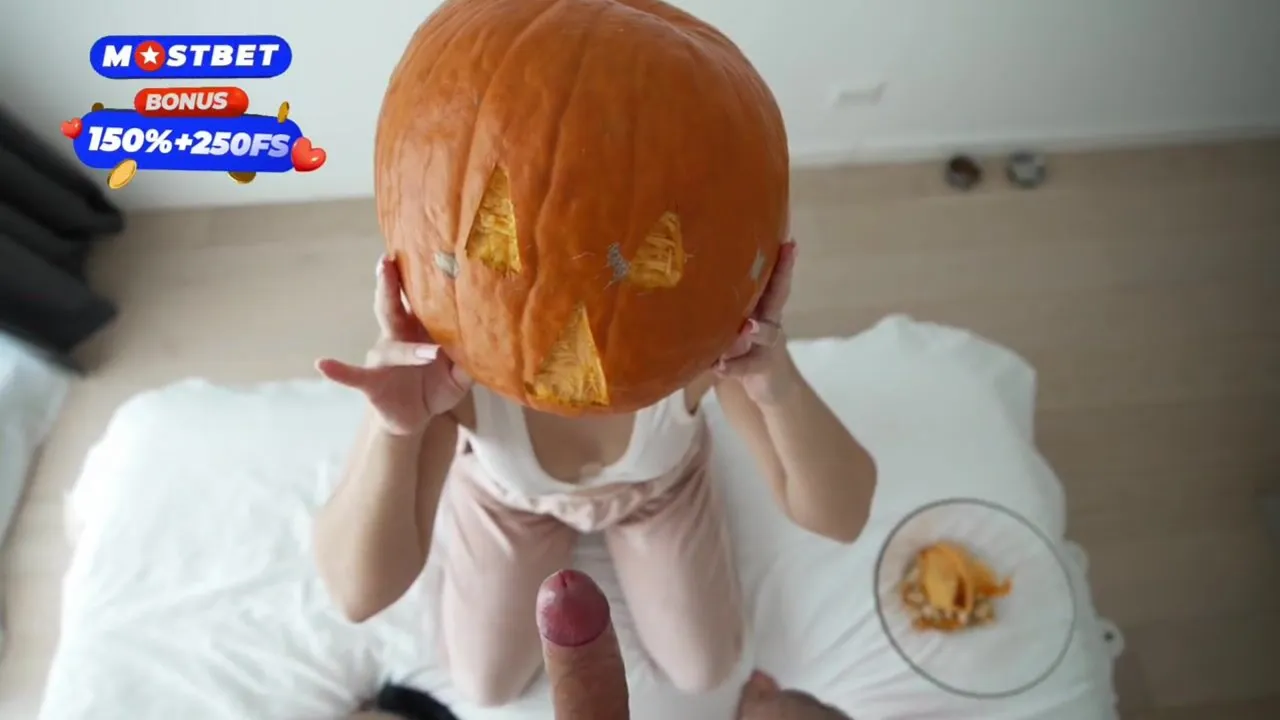 Jenny Lux's step-sibling surprised by rough sex in a pumpkin game!