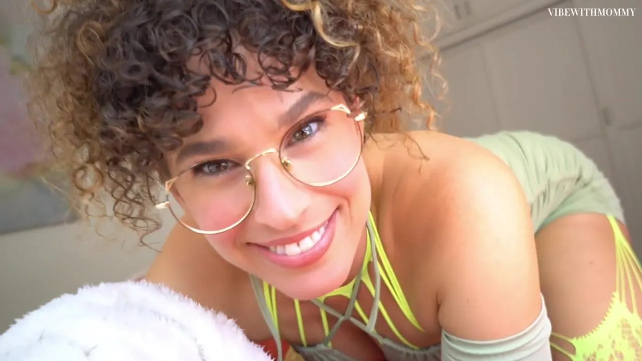 VibeWithMommy shares bed with the hottest MILF and gets her tight ass drilled in doggystyle