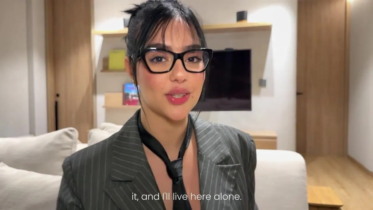 Danner Mendez & Iris Rodriguez get their assholes creamed in hot office roleplay