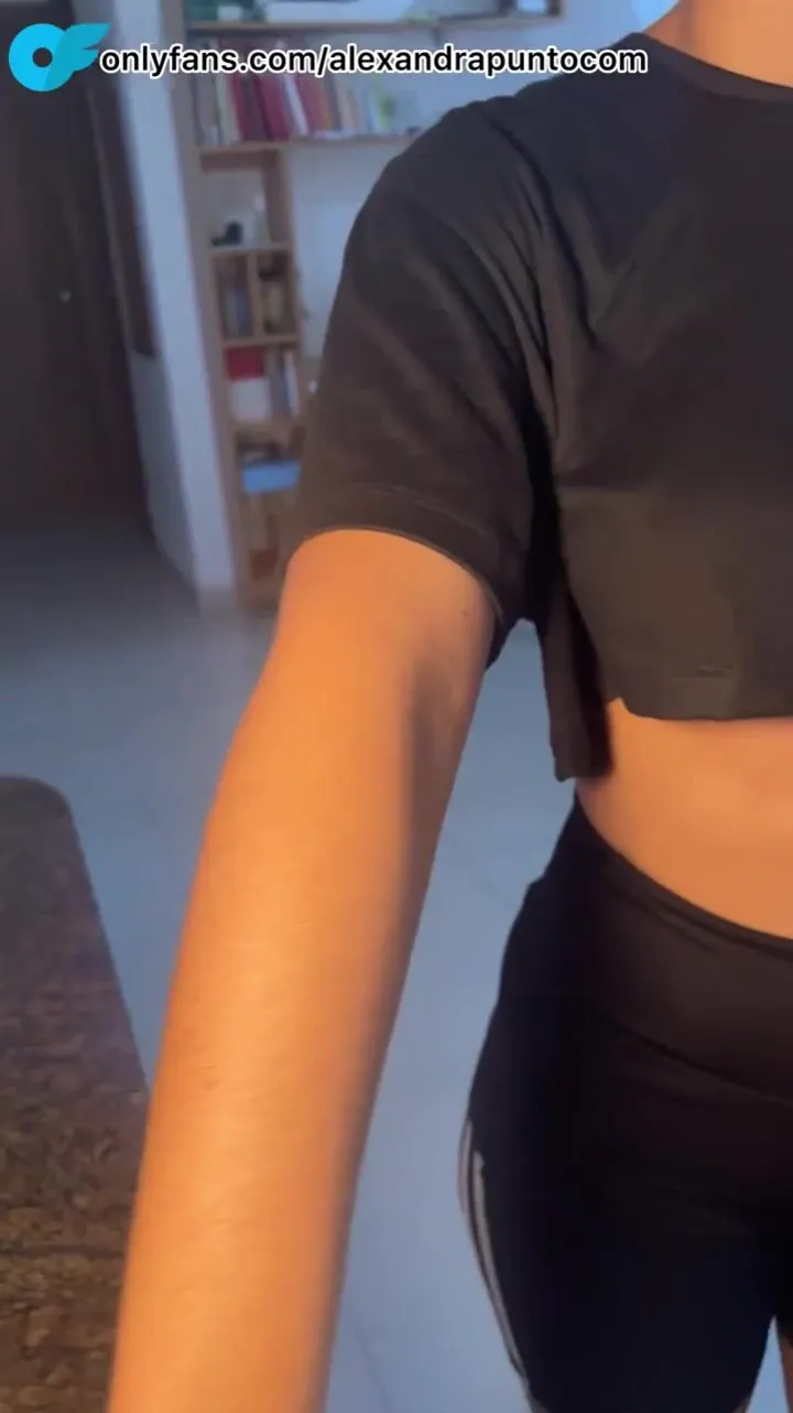 Alexapuntocom's Best Student Gives Herself a Wild Pounding in the Gym