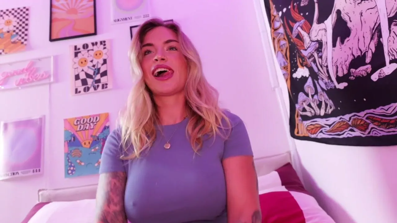 Zoe Neli's tattooed friend convinces her to cheat on her boyfriend with a sloppy BJ