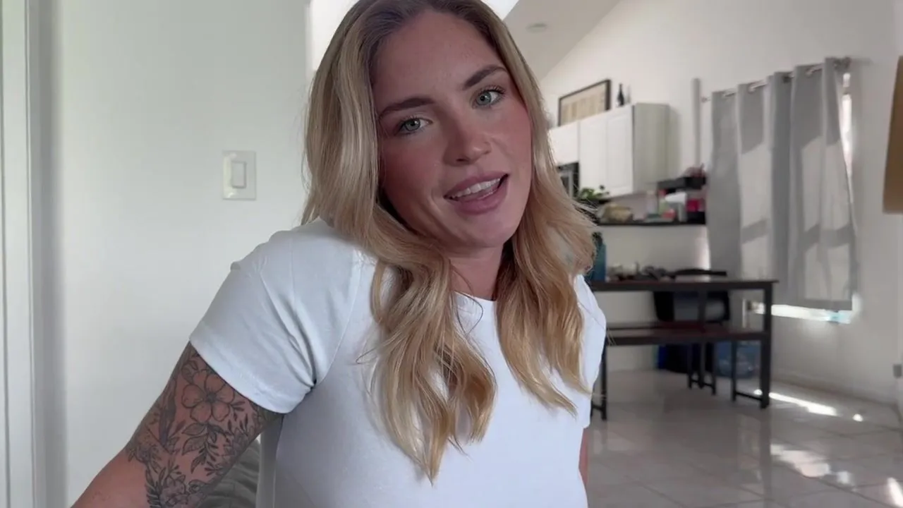 Zoe Neli's stepsister begs for my rough pounding & cumshot