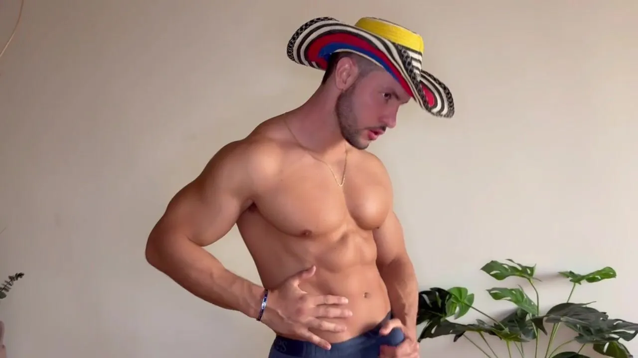 Mei Cornejo takes on Duncan Saint's massive rod in hot amateur action