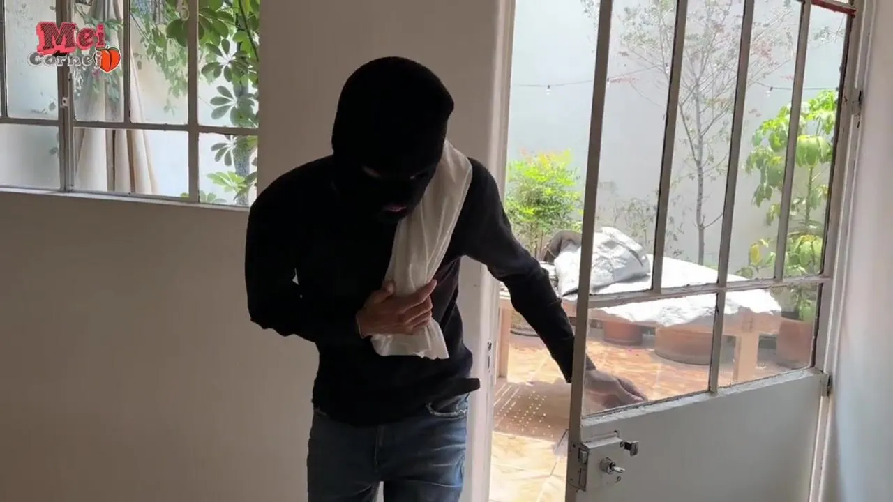 Meicornejoanal: Dressed as Robin "hallowen special" gets her big ass drilled by a hung stud