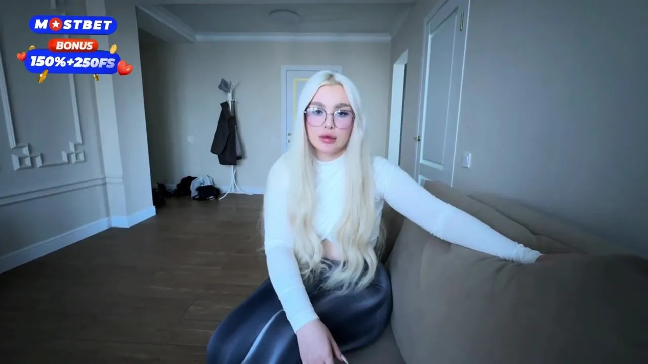 Blonde stepmom in gym leggings offers to fuck her daughter and take a cum load in her mouth