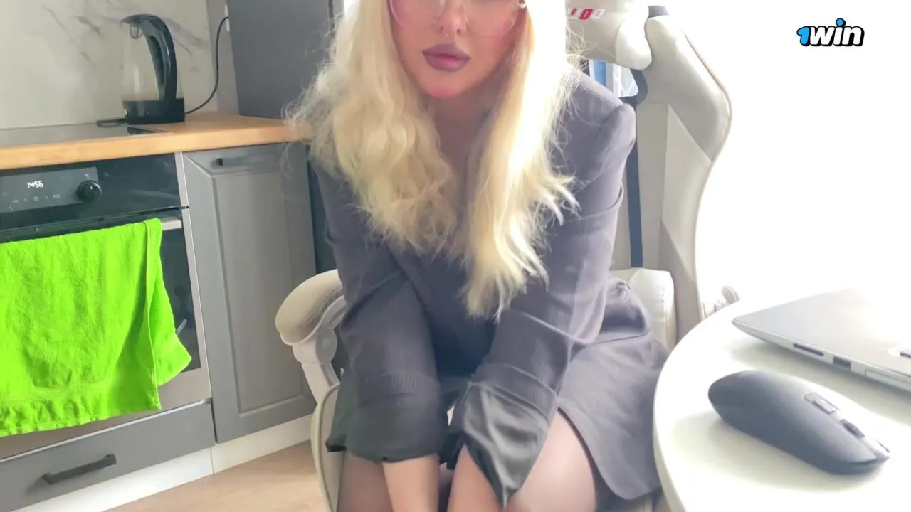 Blondessa's tutor gets a deepthroat surprise with a hot fuck & cum in mouth