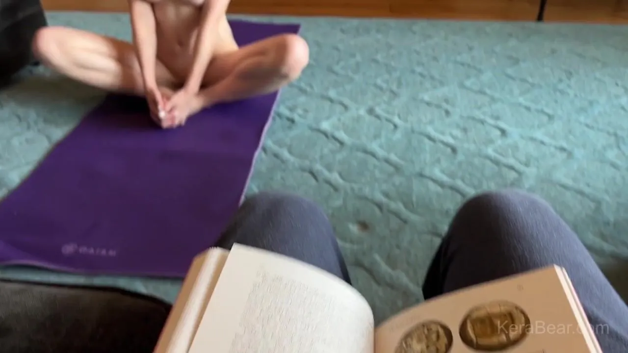 Kera Bear, the horny stepsister, begs for my help in yoga and gets a hot creampie