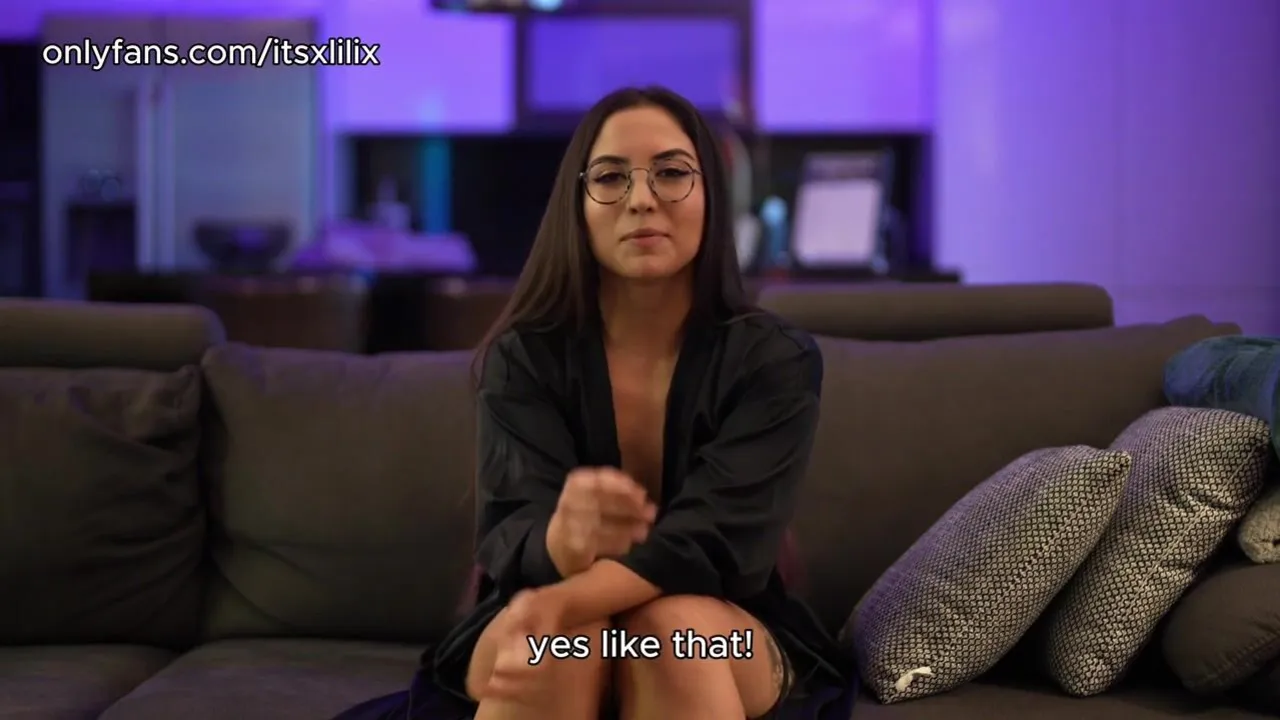 Itsxlilix wants you to be her boy toy and begs for your cum without any hands