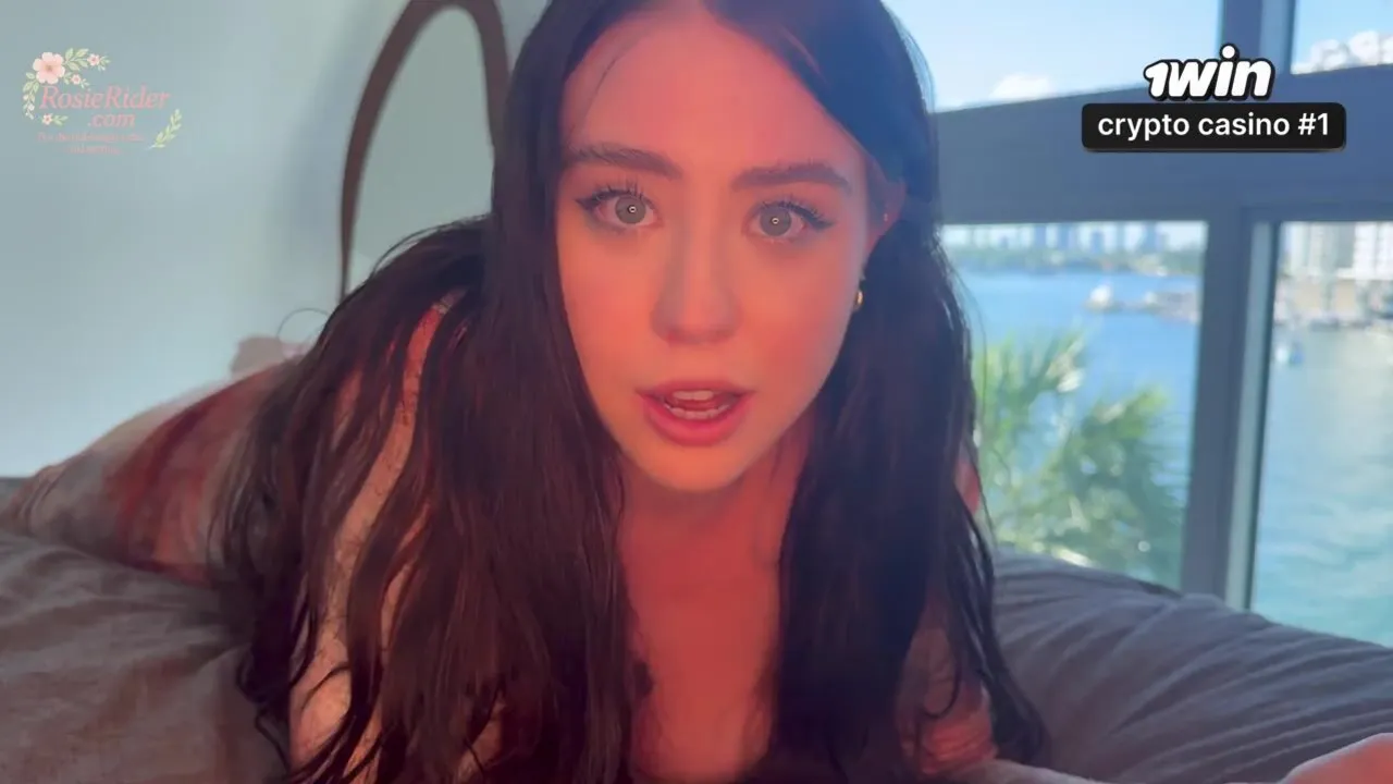 Alex Majors & Rosie Rider forget panties & get naughty in bed