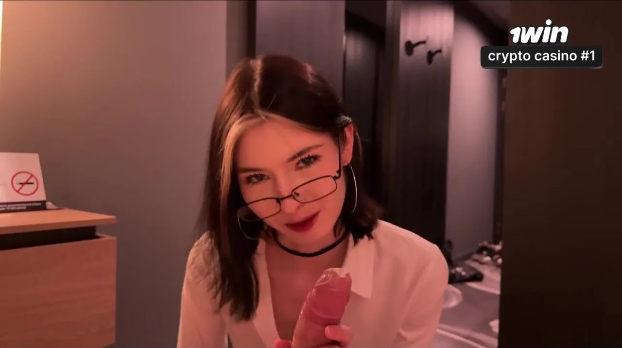 Cutie Kim, the boss's secretary, seduces him into fucking her tight pussy after the company party