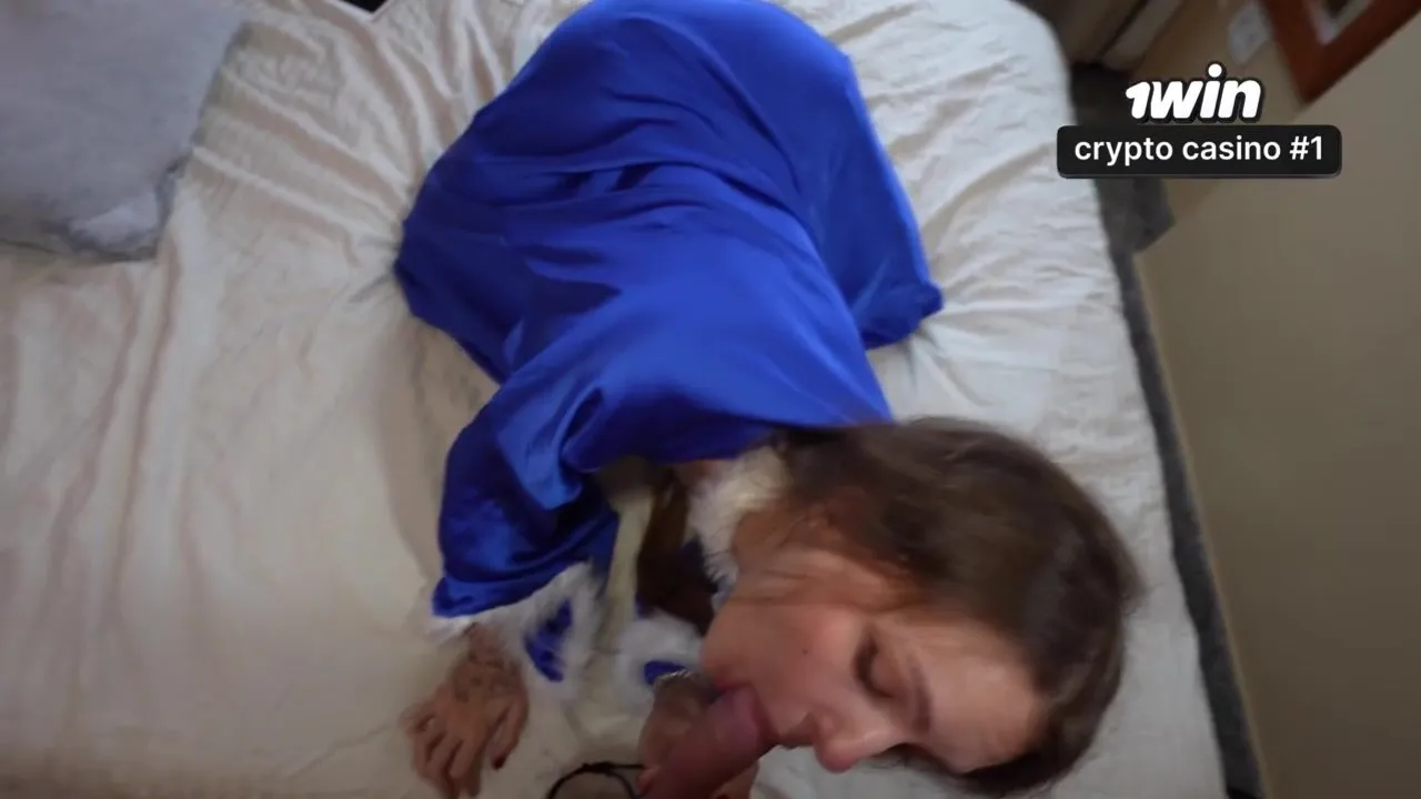 Alexa Poshspicy's stepdaughter gets a big anal creampie on Xmas morning