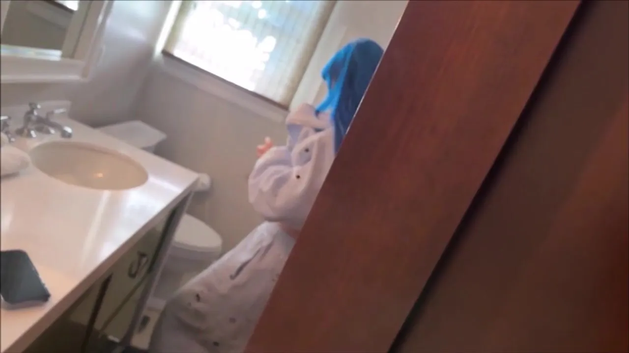 Step Sis Jewelz Blu & Alex Adams have a steamy lap dance & roleplay session in Family Therapy - Homemade POV