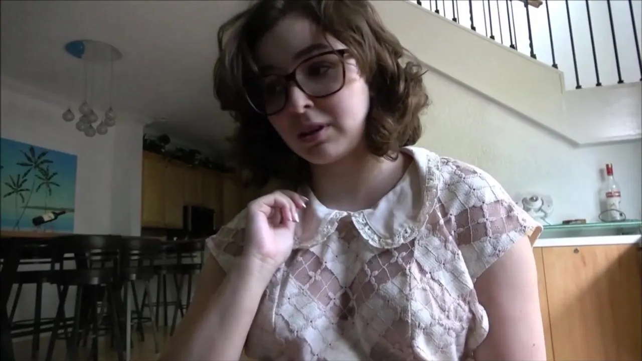 Alex Adams & Leana Lovings share bed & indulge in steamy family fantasy in Nerdy Step Sis Sex Tutorial