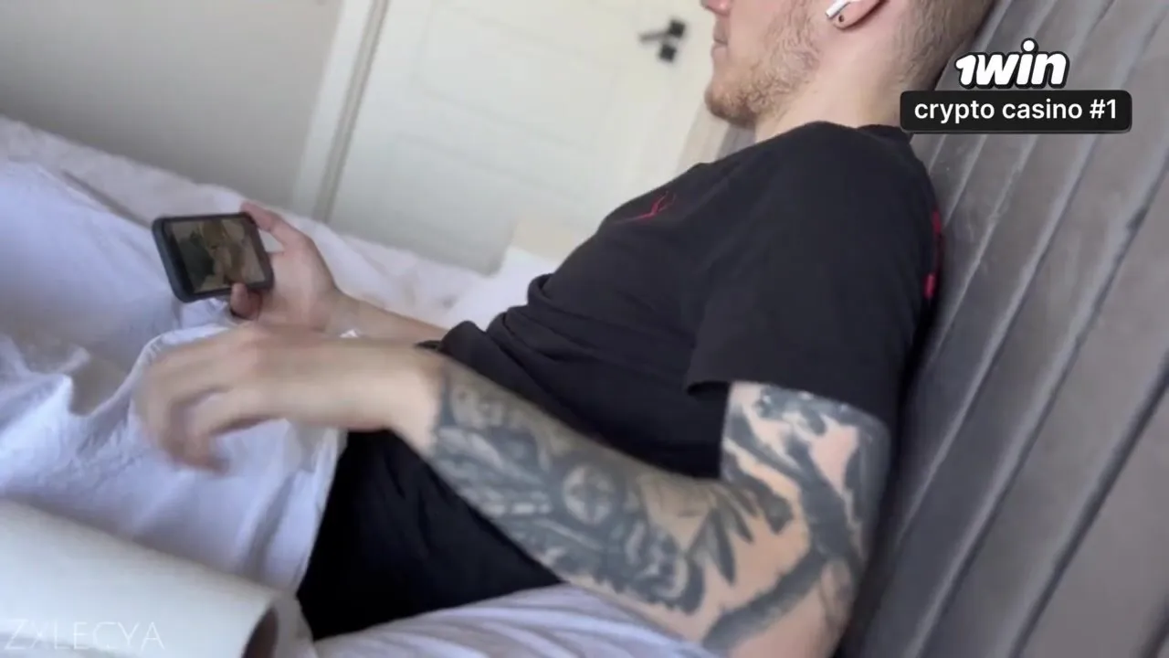 Zxlecya offers to jerk off and help me cum with her big ass and hot kissing skills